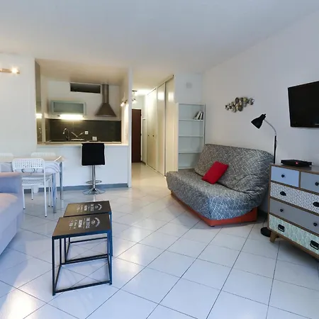 In With Ac Terrace & Pool - Benakey