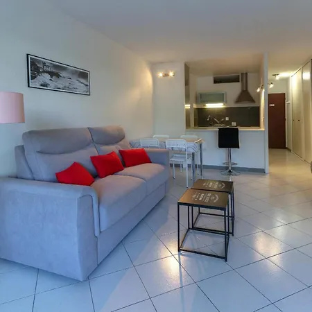 Apartment In With Ac Terrace & Pool - Benakey