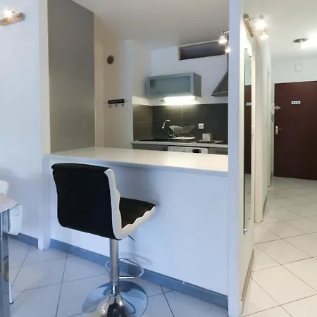 Apartment In With Ac Terrace & Pool - Benakey *