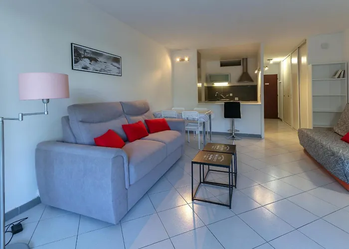 Apartment In With Ac Terrace & Pool - Benakey
