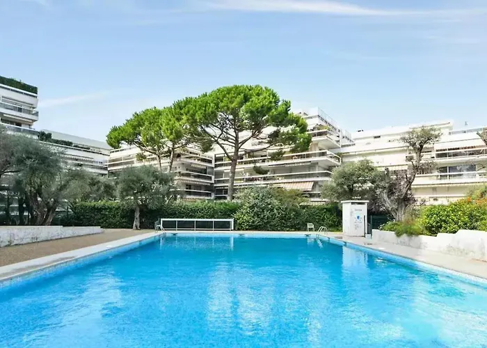 In With Ac Terrace & Pool - Benakey Apartment *